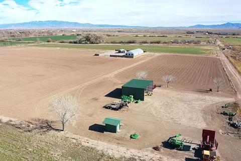 105 Zia Ln, Veguita, NM 87062