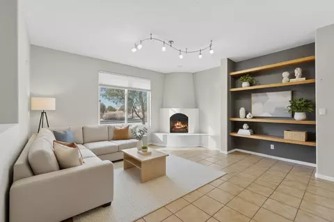 1 Periwinkle Pl, Santa Fe, NM 87507
