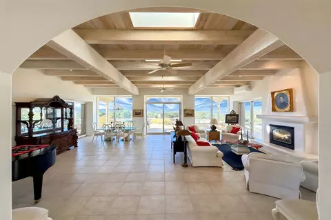 135 Chisholm Trl, Santa Fe, NM 87506