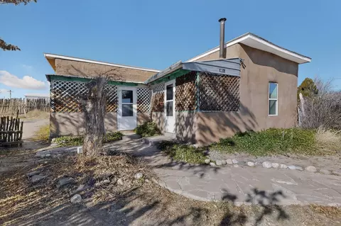 604 W Sanchez St, Espanola, NM 87532