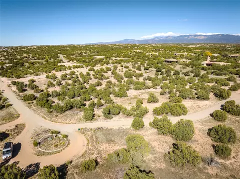 2 Escopeta Ct, Santa Fe, NM 87506