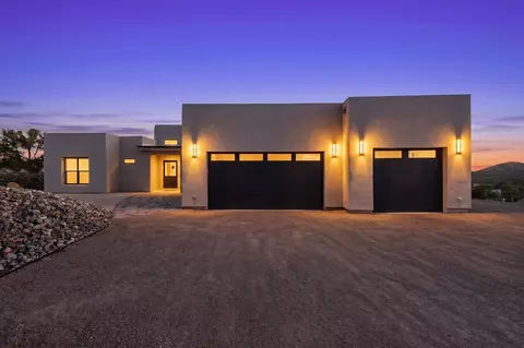 24 W Longview Dr, Santa Fe, NM 87505