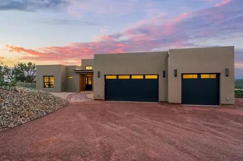 24 W Longview Dr, Santa Fe, NM 87505