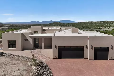 24 W Longview Dr, Santa Fe, NM 87505
