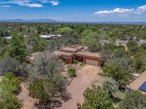 900 Trail Cross Ct, Santa Fe, NM 87505
