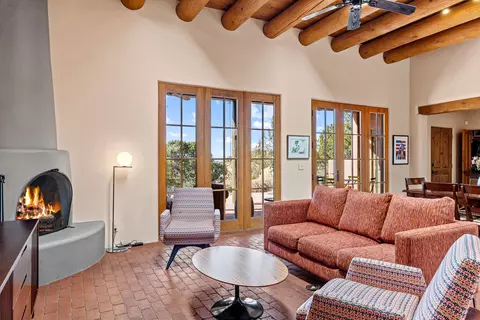 4 Thistle Ln, Santa Fe, NM 87506