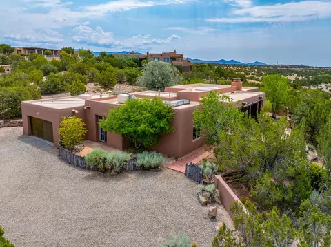 4 Thistle Ln, Santa Fe, NM 87506