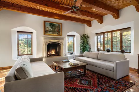 61 Calle San Martin, Santa Fe, NM 87506