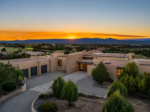 26 Bishops Dome Rd, Santa Fe, NM 87506