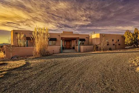 8 Camino De Rey Cir, Santa Fe, NM 87507