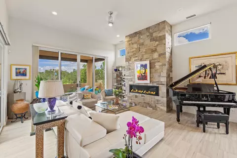 1 Valverde Ct, Santa Fe, NM 87506