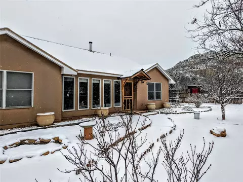 5 Cougar Cyn, Santa Fe, NM 87508