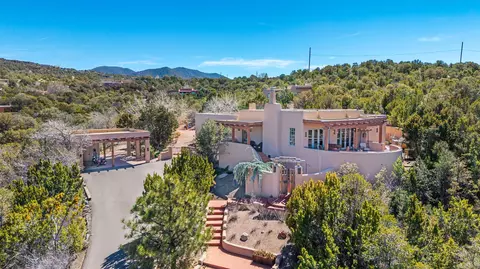 1204 Bandolina Rd, Santa Fe, NM 87501