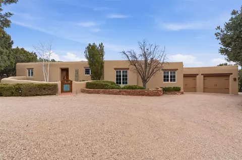 104 Calle Poco, Santa Fe, NM 87501