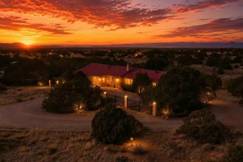 42 Coyote Xing, Santa Fe, NM 87508
