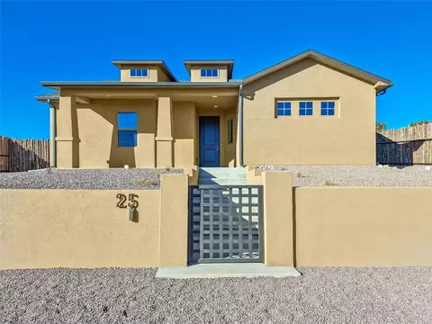 25 Flower Garland, Santa Fe, NM 87508