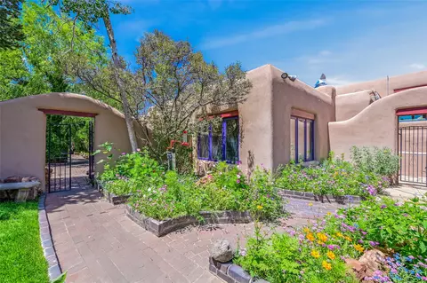 29 La Barbaria Rd, Santa Fe, NM 87505