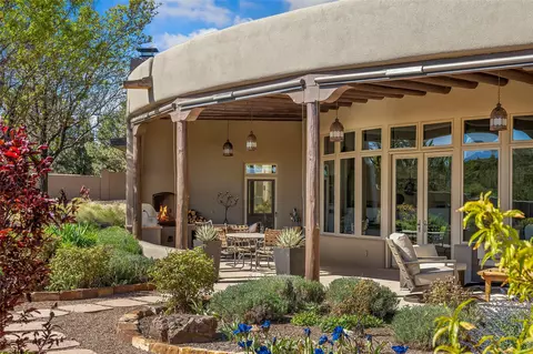 19 Falling Star Cir, Santa Fe, NM 87506