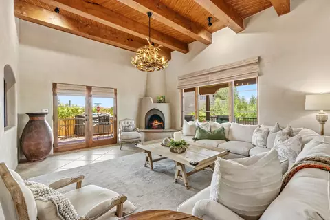 62 Avenida Frijoles, Santa Fe, NM 87507