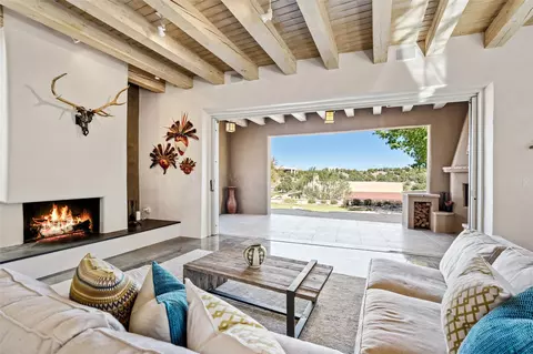 50 Paseo Aragon, Santa Fe, NM 87506