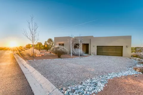 69 Via Summa, Santa Fe, NM 87507