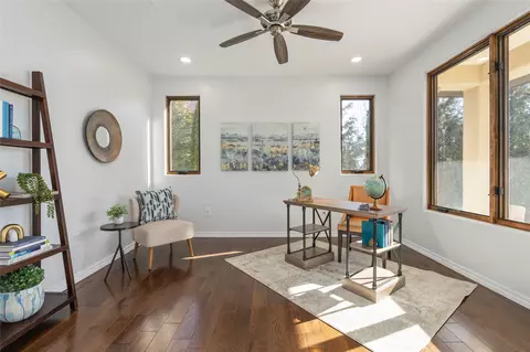 220 Grand Canyon Dr, White Rock, NM 87547