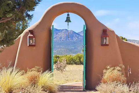 39 Gopeyka Cyn, Cerrillos, NM 87010