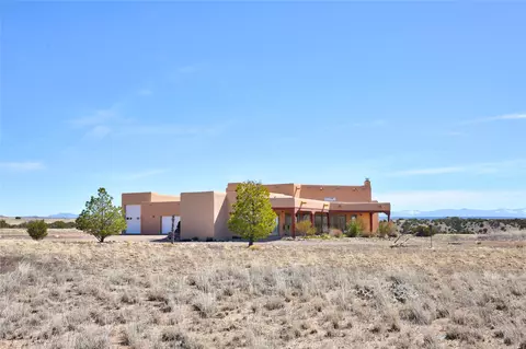 24 Hunter Dr, Medanales, NM 87548