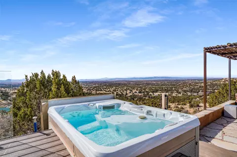 89 Coyote Xing, Santa Fe, NM 87508