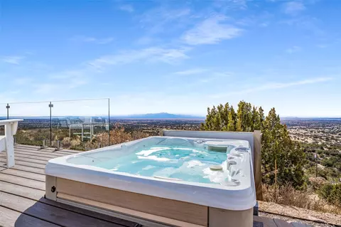 89 Coyote Xing, Santa Fe, NM 87508