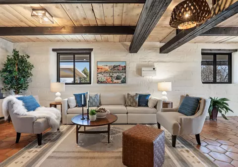 3 Maya Ln, White Rock, NM 87547