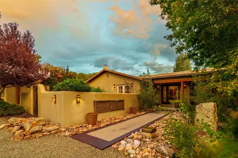 10 Sabina Ln, Santa Fe, NM 87508