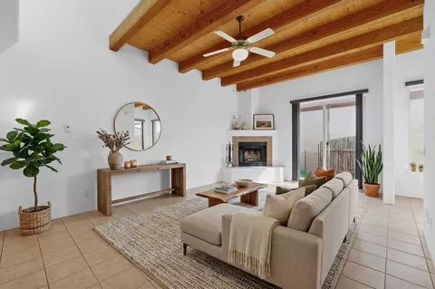 4377 Vuelta Dorada, Santa Fe, NM 87507