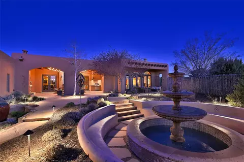 35 Vista Hermosa, Santa Fe, NM 87506