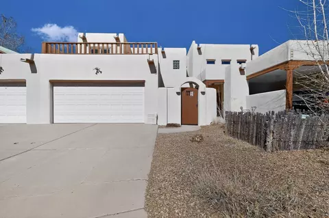 3153 La Paz Ln, Santa Fe, NM 87507