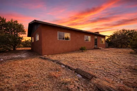 2937 Calle Vera Cruz, Santa Fe, NM 87507