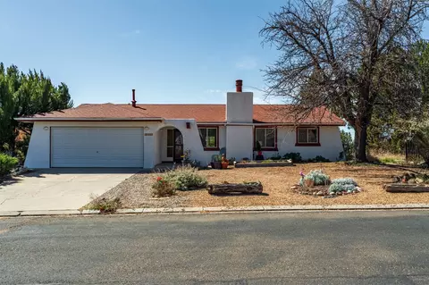 6445 Vooscane Ave, Cochiti Lake, NM 87083