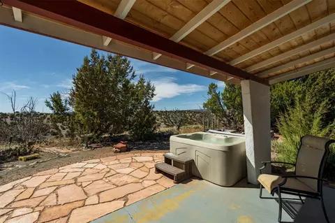 6445 Vooscane Ave, Cochiti Lake, NM 87083