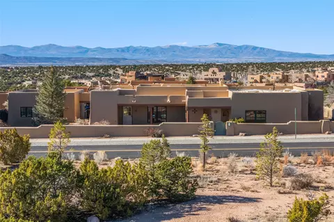 31 Camino Botanica, Santa Fe, NM 87507