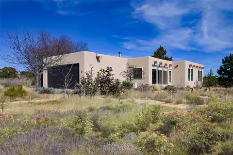 16 Encantado Cir, Santa Fe, NM 87508