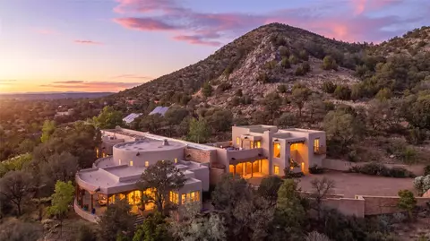 7 Altazano Dr, Santa Fe, NM 87505