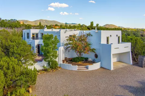 413 Los Arboles Dr, Santa Fe, NM 87501
