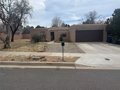 692 Calle Espejo, Santa Fe, NM 87505