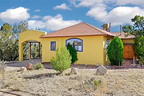 6561 Sahchu St, Cochiti Lake, NM 87083