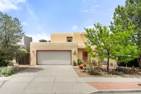 3218 Nizhoni Dr, Santa Fe, NM 87507