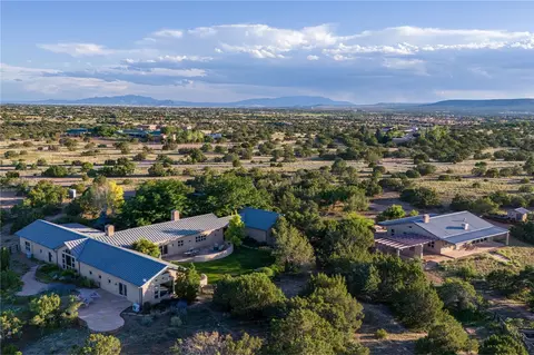 7 Goodnight Trl W, Santa Fe, NM 87506