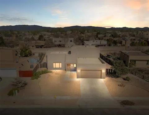 7485 Saratoga Ln, Santa Fe, NM 87507