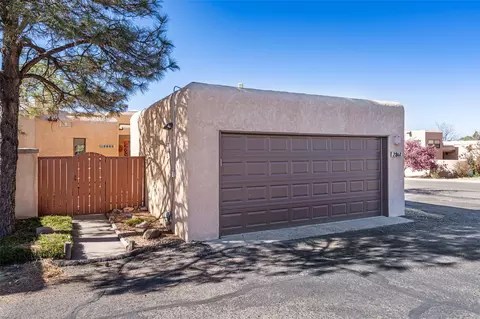 2863 Plaza Rojo, Santa Fe, NM 87507