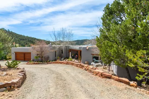 2558 Atalaya Hill Trl, Santa Fe, NM 87505