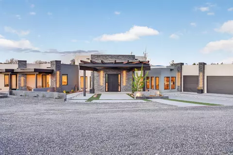 25 Calle Milpa, Santa Fe, NM 87507